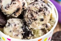Homemade Cookies and Cream Ice Cream