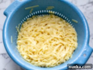 how to cook pasta for alfredo sauce drained in a colander and tossed with oil
