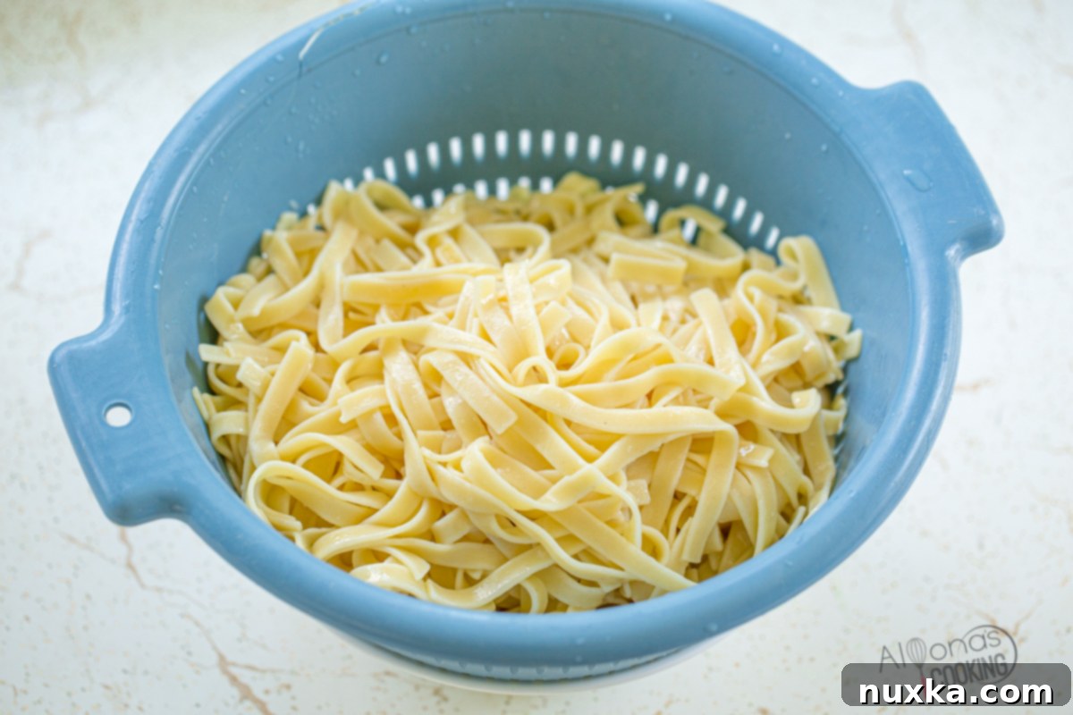 how to drain pasta in a colander and tossed in oil. how to drain fettuccine noodles