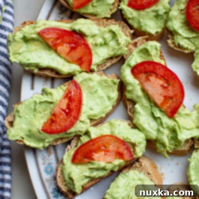 Creamy Garlic Tomato Avocado Toast Bites 4 Creamy tomato avocado canapés with garlic on toast.