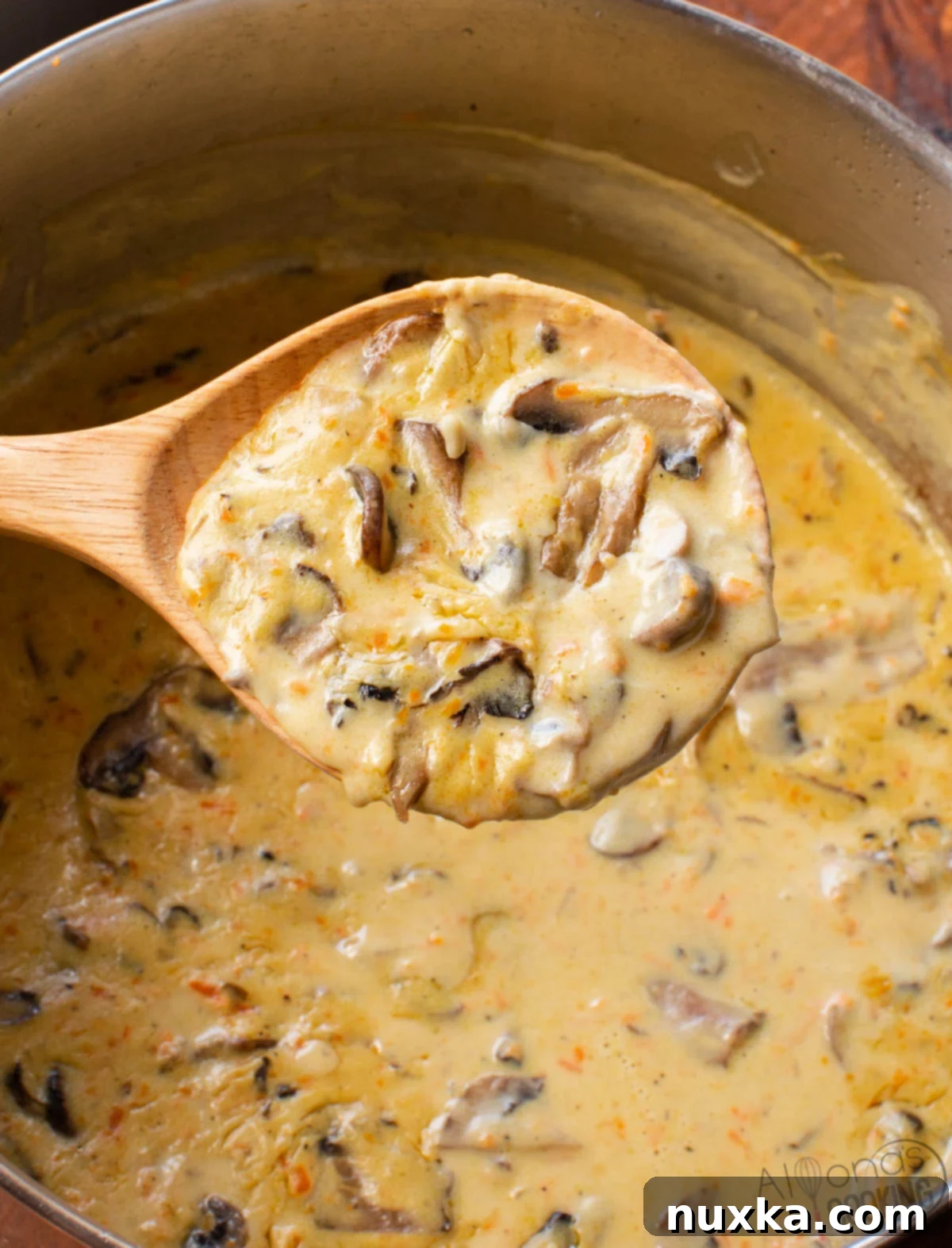 creamy mushroom gravy recipe with cream and carrots 