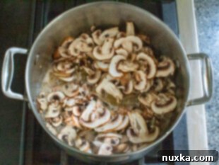 how to cook and sauté the mushrooms for mushroom gravy