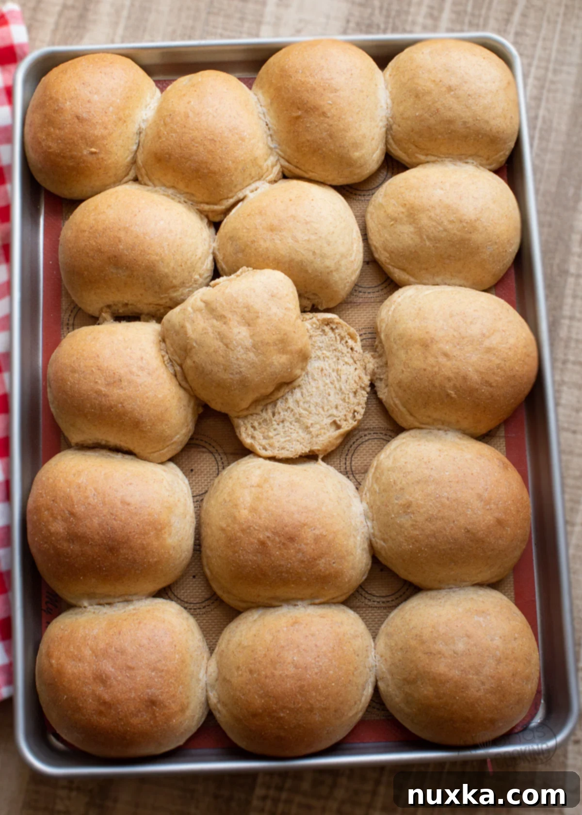 Delicious whole wheat hamburger buns, soft and fluffy, perfect for any burger or sandwich