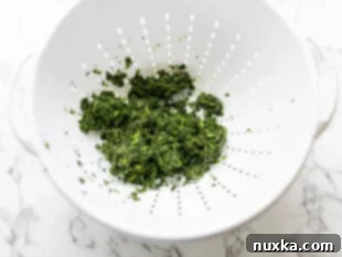 preparing spinach for Longhorn spinach dip