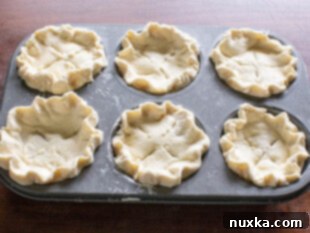 how to crimp and slit the top of crusts and applying egg wash to the top crust
