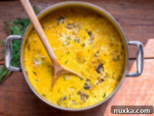how to garnish and add cream to mushroom soup