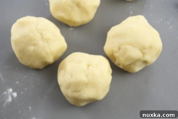 Cutting a circle of Rugelach dough into 8 triangular slices