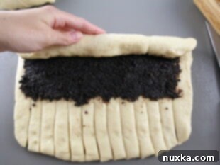 how to roll up a poppy seed roll