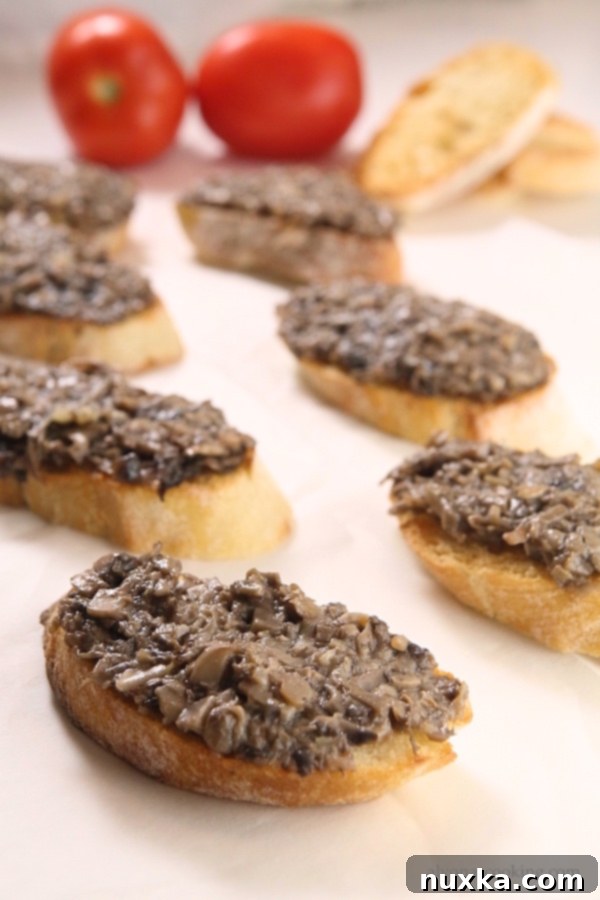 mushroom spread over bread (Grenki)