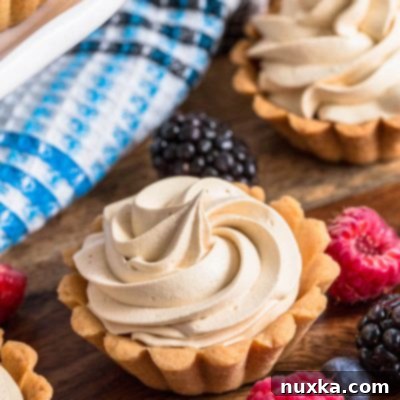 Cream-Filled Mini Tartlets 4 Mini tart shells filled with jam and dulce de leche cream, a classic Korzinki dessert.