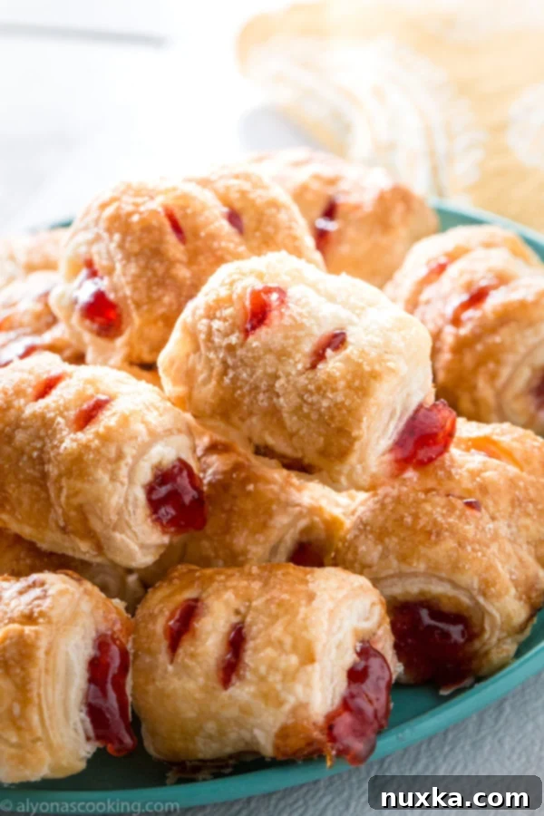 easy-strawberry-strudels-recipe