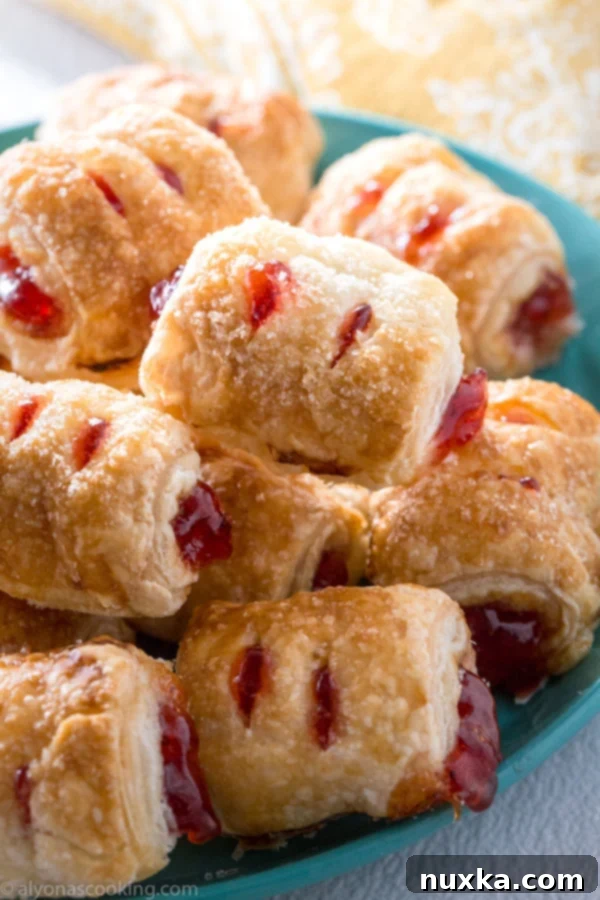 easy-strawberry-strudels-recipe