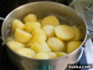 How to boil potatoes for mashed potatoes to achieve fork-tender results